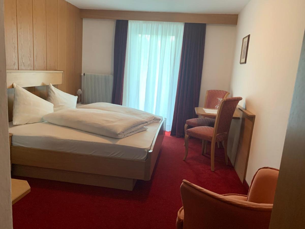 Hotel Zum Gruenen Baum 2*