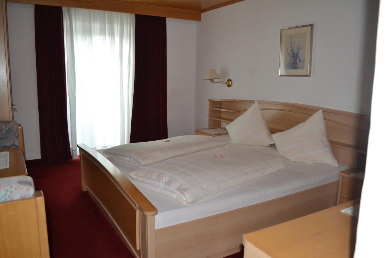 Zum Gruenen Baum Hotel 2*