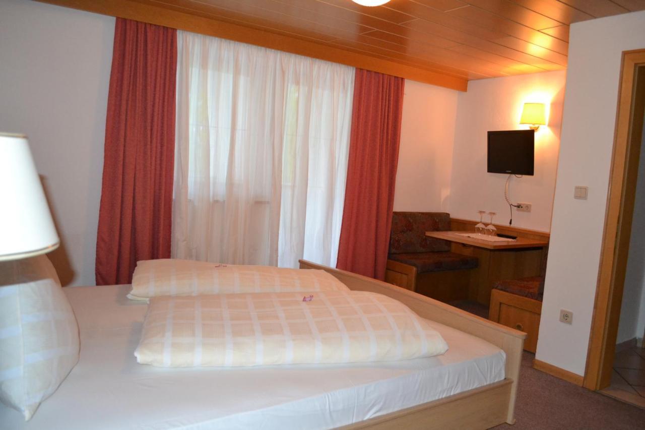 Hotel Zum Grünen Baum 2*